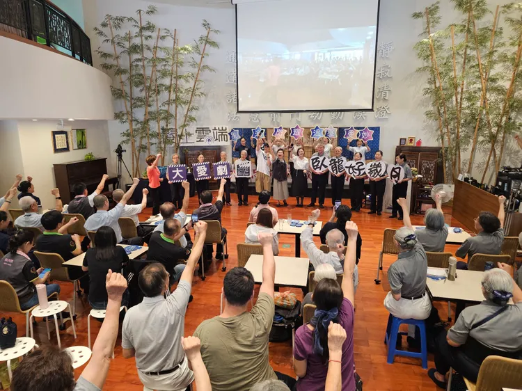 《臥龍好歲月》到高雄宣傳。大愛提供