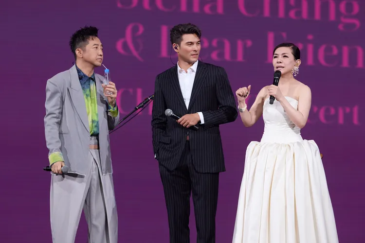 張清芳（右）促成哈林（左）與鳳小岳夢幻同台。上引娛樂提供