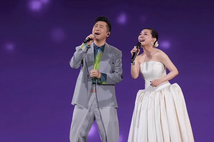 哈林與張清芳合唱《出嫁》。上引娛樂提供