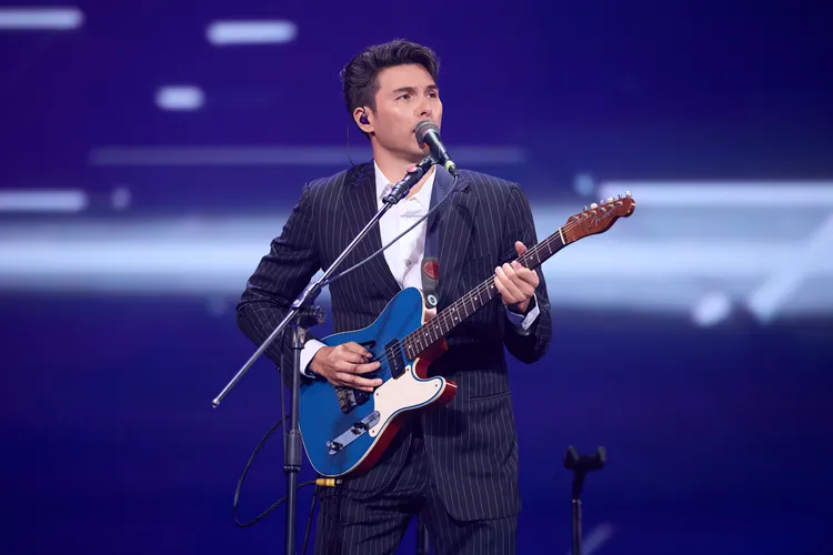 鳳小岳的禮貌，獲張清芳肯定長照人才。上引娛樂提供