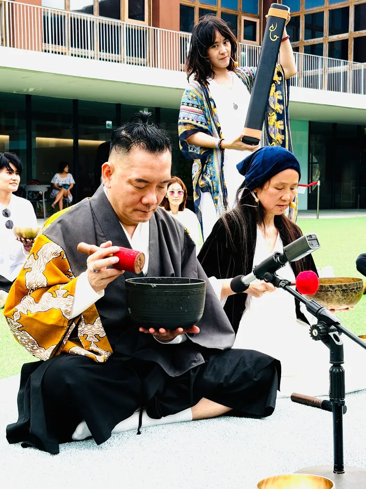 音樂人田定豐這些年推廣頌缽有成。經紀人提供