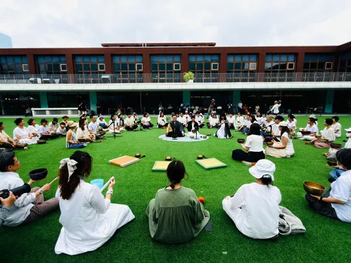 田定豐、朱衍舞領軍百位頌缽師　在台灣最美土地「集體共振」