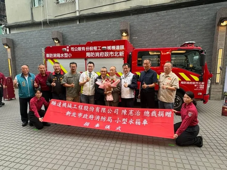 小型水箱車因應市區內狹小巷道，提升機動救災量能。消防局提供