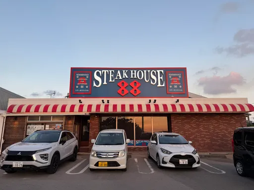 9人腹瀉血便！沖繩知名牛排館勒令停業　廚師慘了