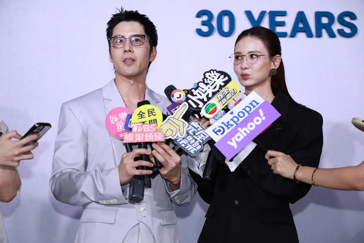 安心亞（右）和胡宇威受訪時表情淘氣。彭欣偉攝