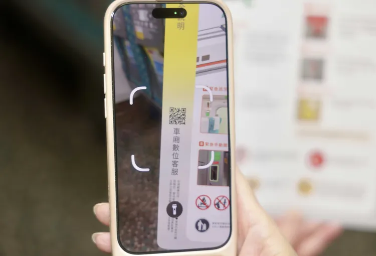 遇車廂噪音、飲料打翻，即時通報「車廂數位客服」QR Code即日起上線。高鐵提供