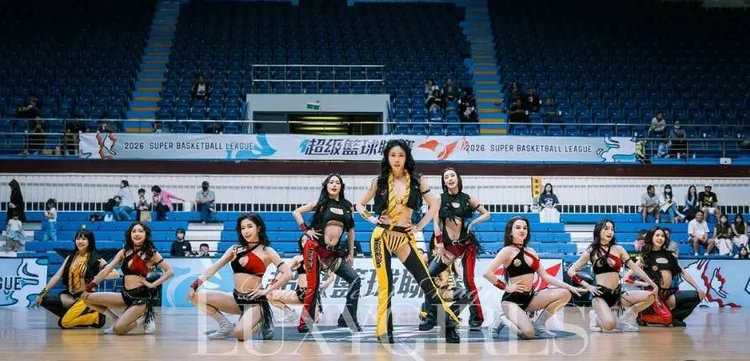 LuxyGirls應援服裝由於太性感，引發批評。翻攝LuxyGirls IG