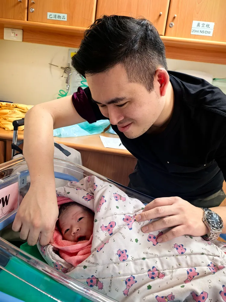 王炳忠分享當父親的喜悅。翻攝王炳忠臉書