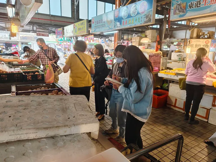 雄檢6日下午派出檢察官前往市場調查食安案件。雄檢提供