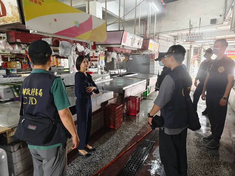 雄檢6日下午派出檢察官前往市場調查食安案件。雄檢提供
