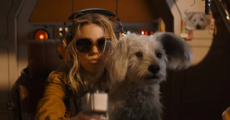 最新預告揭露「超少女」與超狗的深摯感情。華納兄弟提供