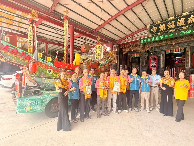 60艘小王船由打造大王船的良藝王船團隊、國寶級彩繪師蘇榮仁親手製作。莊曜聰攝