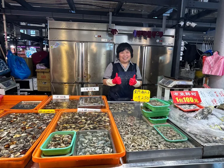 竹風漁市業者明顯標示售價。新竹市府提供