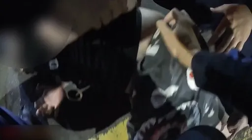 高雄醉男深夜徘徊大聲辱罵！出手推擠執勤員警　這下GG了