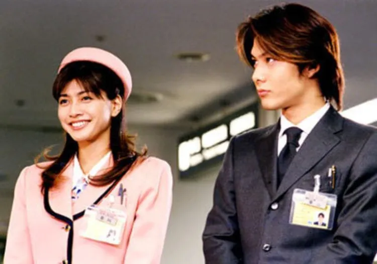 內田有紀（左）和柏原崇2001年合作日劇《未來空港》。翻攝mero blog