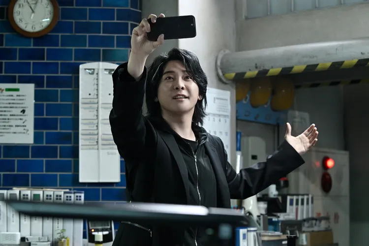 首度擔綱電影主角的大森元貴，在片中展現出令人毛骨悚然的「瘋狂」與「純粹」。中影提供