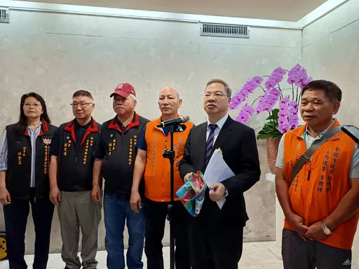 塑膠袋之亂｜經長「定調」沒缺貨但限量、價漲　平價專案趕1周內「上市」 