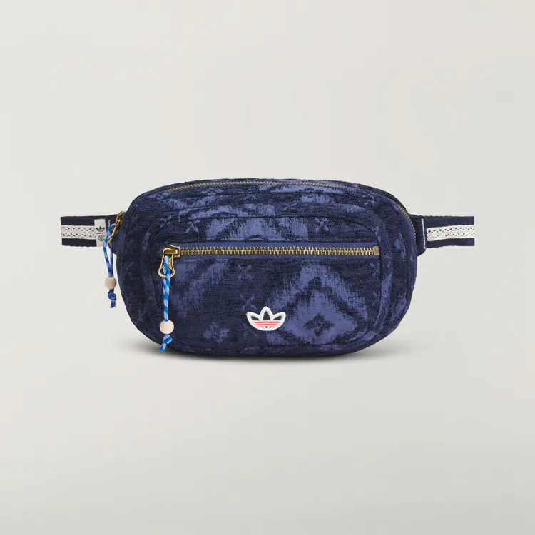 adidas Originals x CLOT「Mundial」系列CLOT腰包，2890元。品牌提供