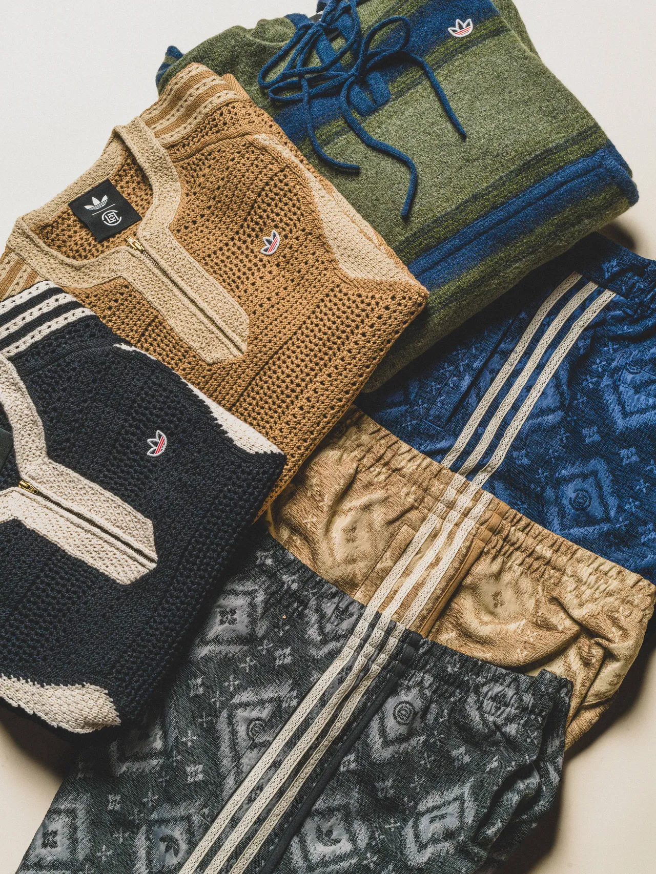 Mundial系列服飾單品則延續CLOT標誌性的針織工藝。品牌提供