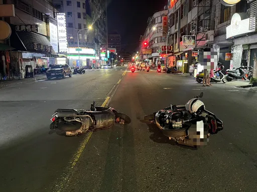 路上驚見蛇影幢幢！騎士急煞釀擦撞輕傷　蛇蛇本人被捕了