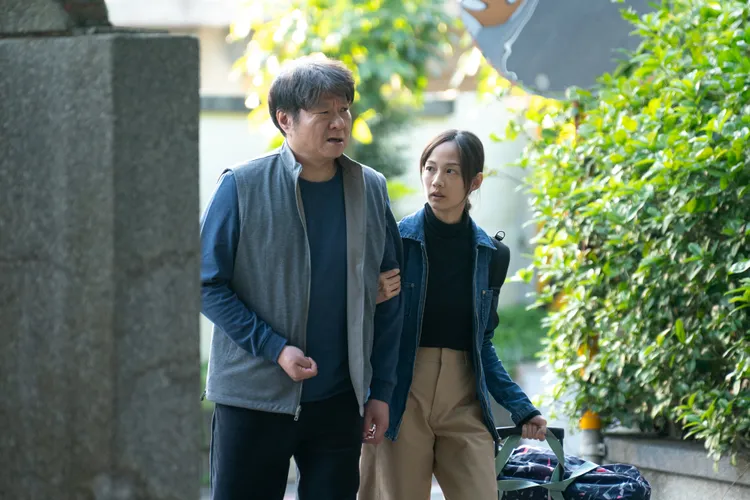 簡嫚書(右)和陳文山有不少感人對手戲。我的耐心有限公司提供