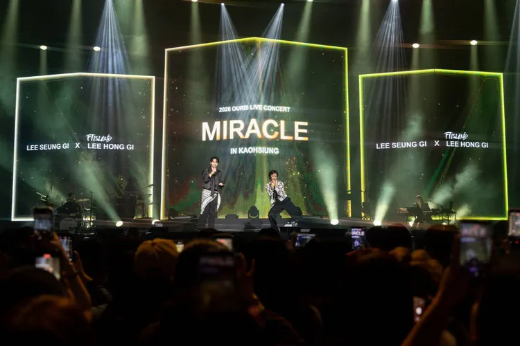 李昇基（左）、李洪基在高雄流行音樂中心舉辦「2026 OURIS LIVE CONCERT【MIRACLE】IN KAOHSIUNG」。SYL TW提供