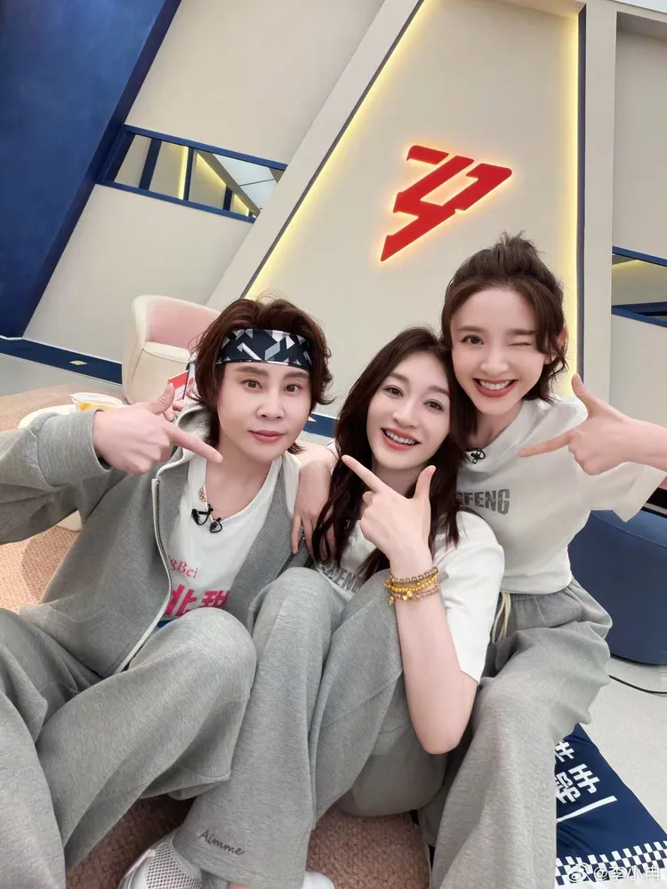 王濛（左起）、李小冉、唐藝昕國民支持度高。翻攝李小冉微博