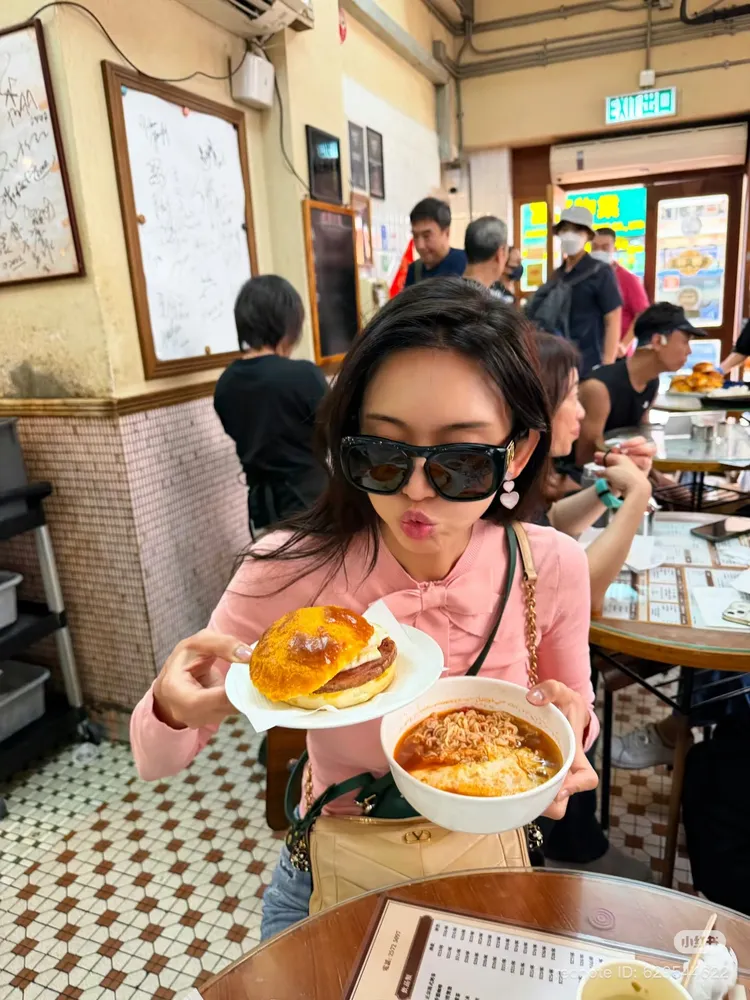 林志玲吃美食。翻攝林志玲小紅書