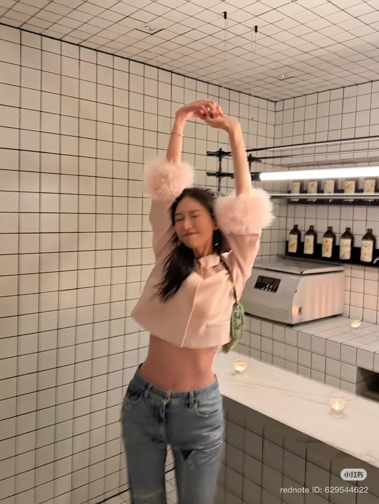 林志玲露纖細蠻腰。翻攝林志玲小紅書