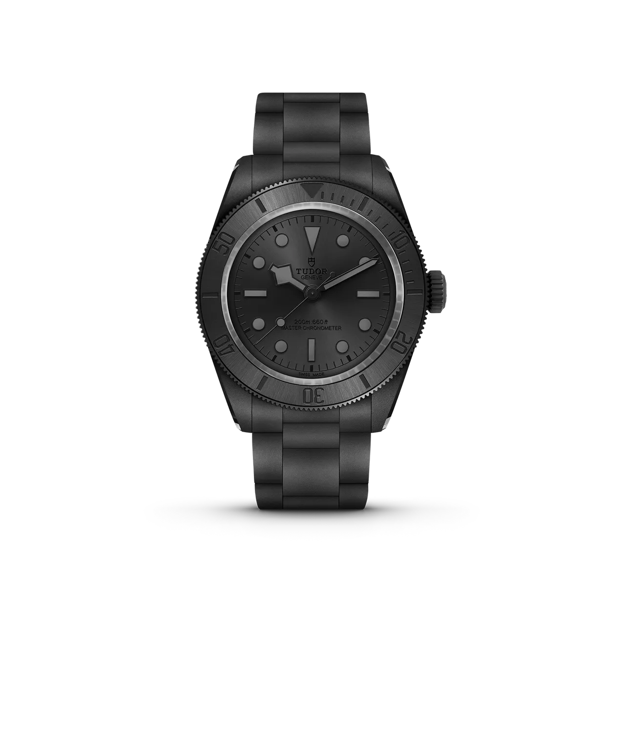 帝舵Black Bay Ceramic，41mm，微珠噴砂啞黑色陶瓷錶殼，碳黑色圓拱形太陽放射紋錶盤，黑色全陶瓷錶帶，MT5602-U機心，動力儲存70小時，防水深度200米。品牌提供