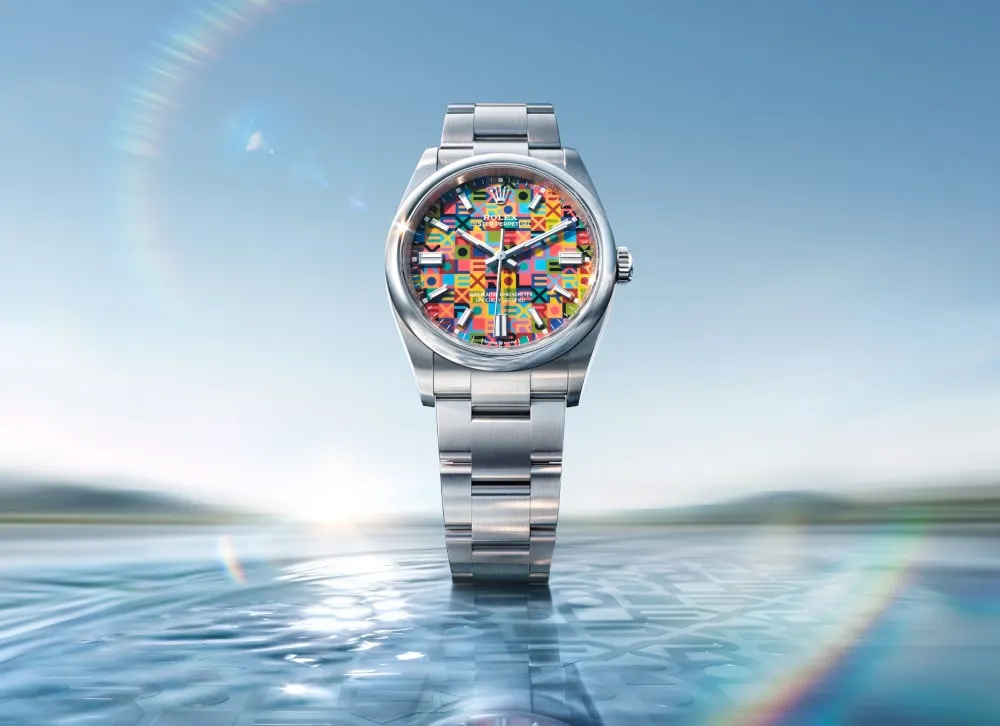 勞力士OYSTER PERPETUAL 36（Ref. 126000），36mm ，蠔式鋼錶殼 ，紀念花紋圖案彩色漆面錶盤，蠔式錶帶 ，3230機芯，22萬7500元。品牌提供