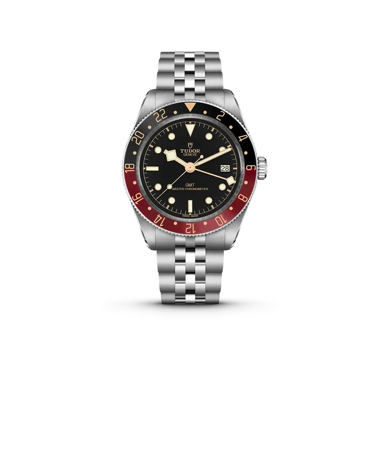帝舵Black Bay 58 GMT，39mm，磨光及磨砂不銹鋼錶殼，黑色圓拱形錶盤，不銹鋼五鏈節錶帶，MT5450-U機芯，動力儲存65小時，防水深度200米。品牌提供