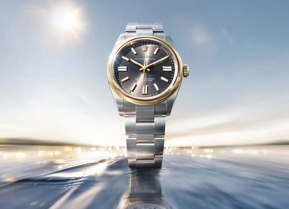 勞力士OYSTER PERPETUAL 41（Ref. 134303），41mm ，黃金鋼錶殼（18K黃金與蠔式鋼） ，石板灰色錶盤（6點鐘位置鐫刻「100 years」字樣） ，蠔式錶帶 ，3230機芯，32萬6000元。品牌提供