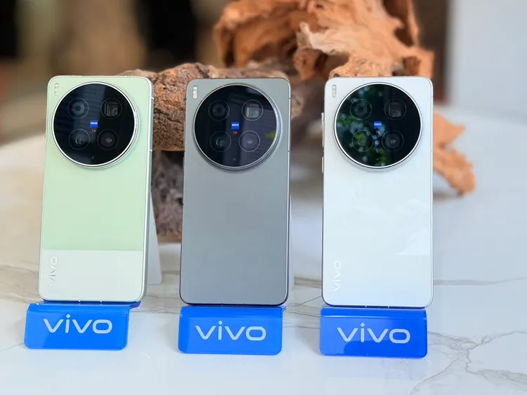 X300 Ultra共有「曠野綠」、「雪峰白」與「火山黑」三色。趙筱文攝