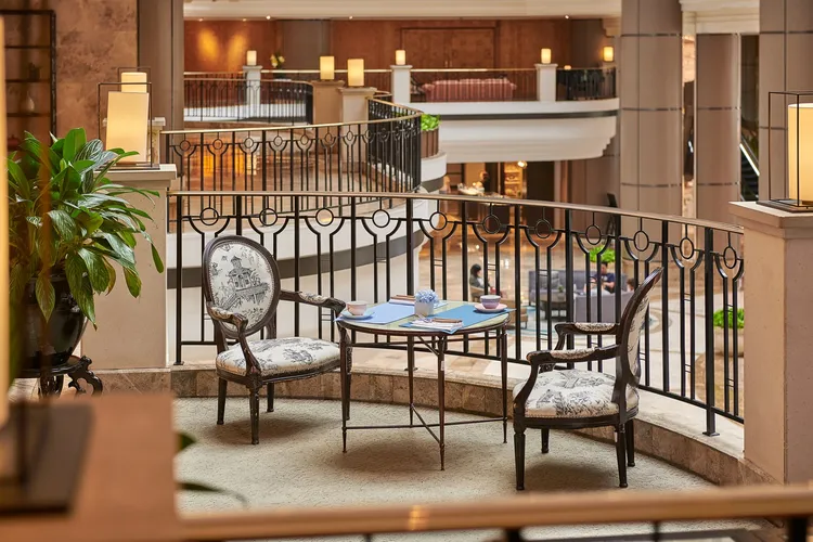 茶苑嚴選小農鮮蔬、燕麥奶與無籠飼雞蛋，打造植系珍饈。台北君悅酒店提供