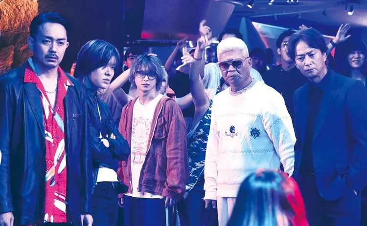 青柳翔（左起）、中本悠太（YUTA）、佐久間大介、小澤仁志、椎名桔平片中組成「舞林殺手」。天馬行空提供