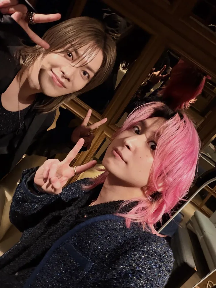 佐久間大介（右）因為悠太，開始敢喝黑咖啡。翻攝佐久間大介IG