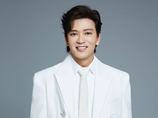 他被票選為「最虛偽藝人」第一名!無奈反擊:我只是喜歡笑