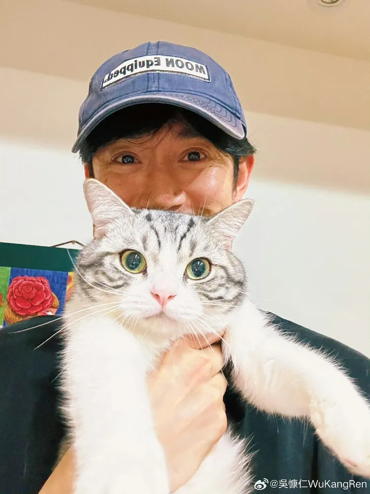 吳慷仁前陣子難得開直播與網友互動。翻攝自吳慷仁微博