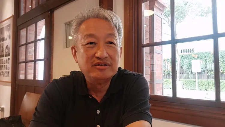 劉仁義說，22年來到桃源巡迴門診，採梅子、李子、桃子，看梅花、櫻花、李花，喝梅酒、桃酒、吃烤全豬，都成難忘美好記憶。凃建豐攝