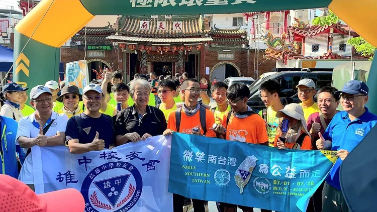 劉仁義曾任全球雄中校友會會長，經常參加公益活動。劉仁義提供