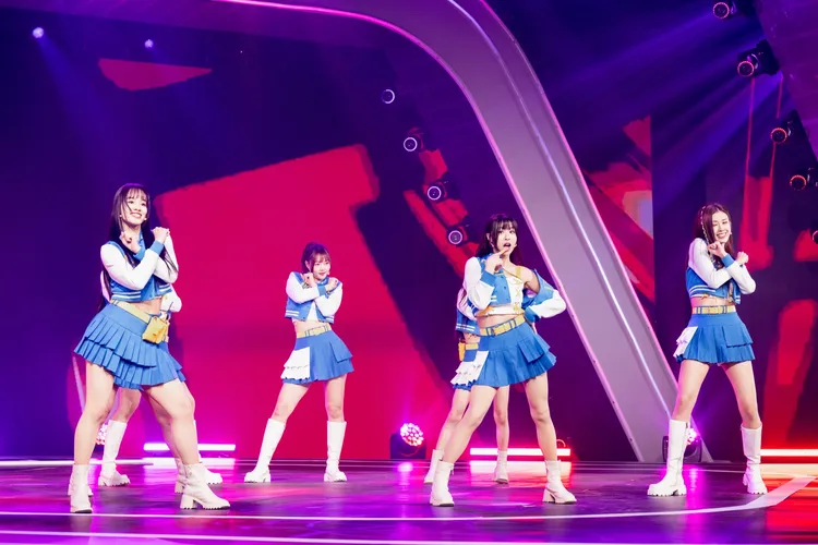 《宇宙啦啦隊》成員們火力全開挑戰味全龍啦啦隊應援歌曲。緯來電視網提供