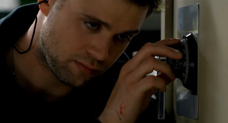 英倫小鮮肉李奧伍道爾化身天才調音師「用耳朵犯罪！」CATCHPLAY提供