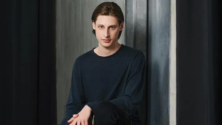 他18歲就創立Simulate植物肉公司。翻攝The Australian