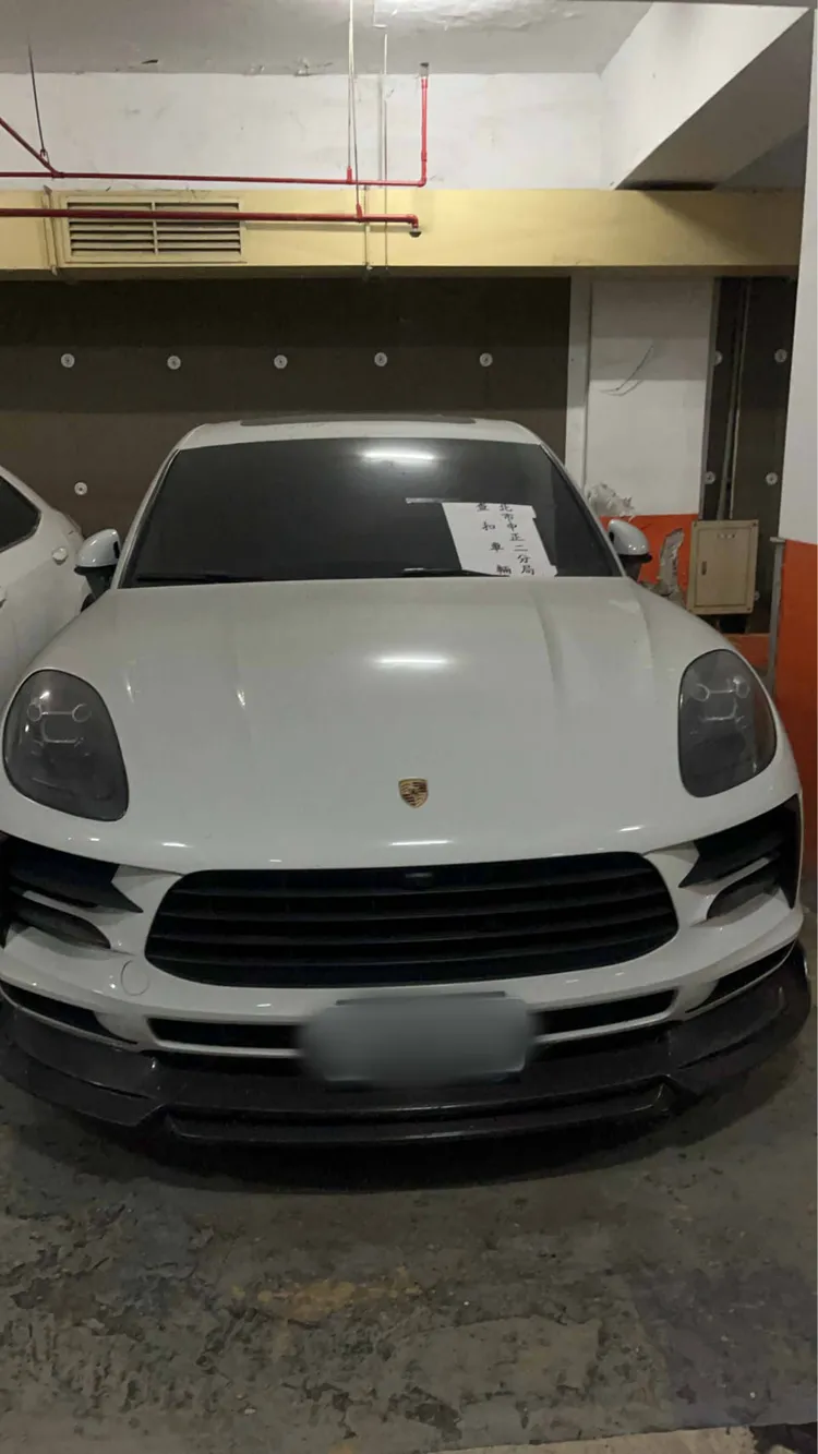 警方查扣PORSCHE等名車。翻攝畫面