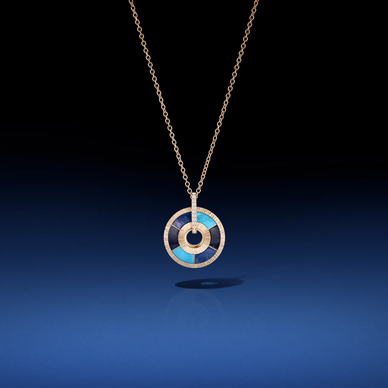 Possession Vibrant 系列18K玫瑰金彩色寶石鑽石項鍊。品牌提供