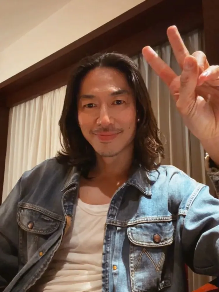 AKIRA昨天開直播催票，邀粉絲8月8日到台北Clapper Studio同樂。翻攝AKIRA IG