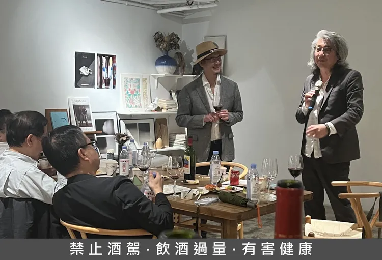 山姆大叔建議老酒品飲時用原來的瓶子，盡量減少接觸空氣。山姆大叔提供