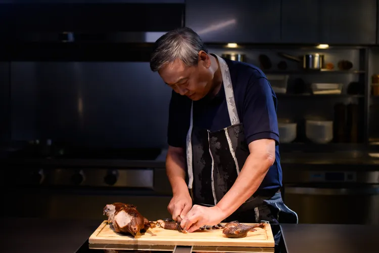 活動現場將由李崗呈現「老北京醬鴨」與「筍絲蹄膀」兩道經典家宴菜色。大買家提供