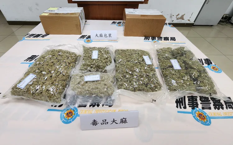 警方扣得第二級毒品大麻及相關證物。翻攝畫面